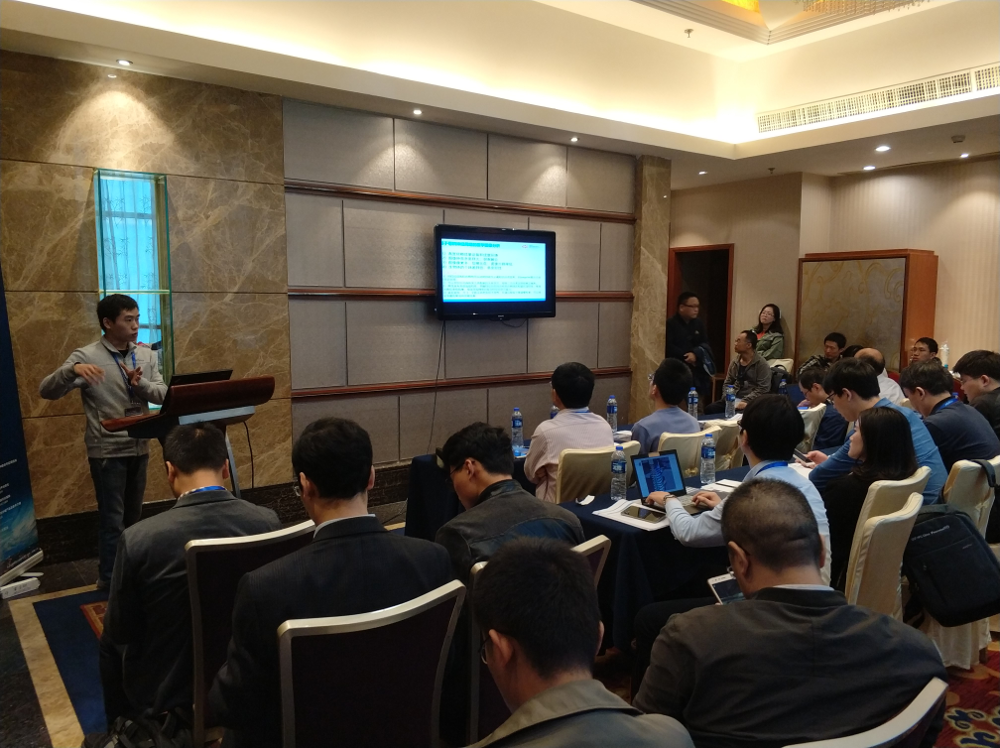 赵地老师学生作报告